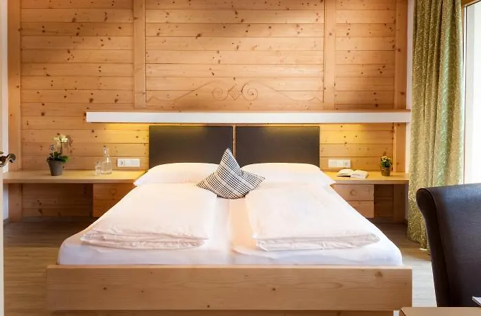 לינה וארוחת בוקר Haus Bstieler