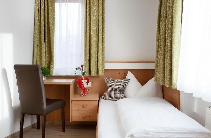 לינה וארוחת בוקר Haus Bstieler